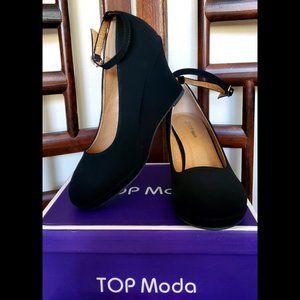 NWT Top Moda Women's Round Toe Ankle Strap Wedge